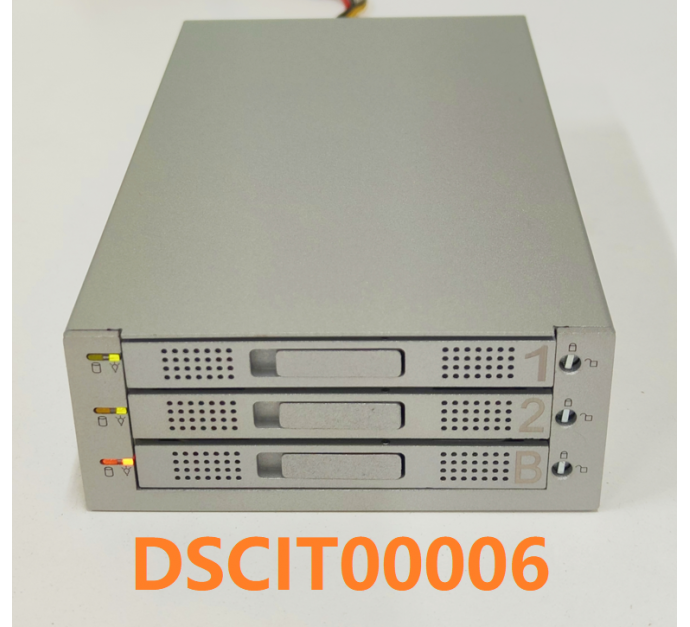 3 Bay IDE TO SATA System - DSCIT00006